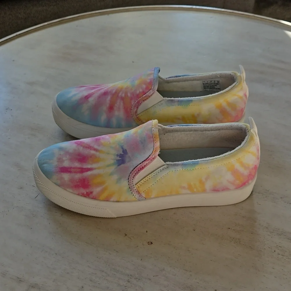 LIKE NEW! Women's Skechers Tie Dye slip on shoes size 7 - Picture 2 of 5